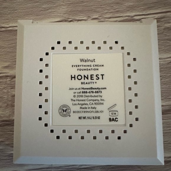 Honest Beauty Walnut Everything Cream Foundation - Picture 3 of 4